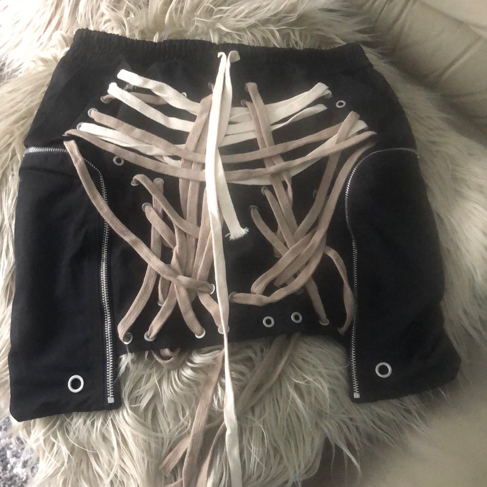 Blk skirt elastic waist with tan and white laces.